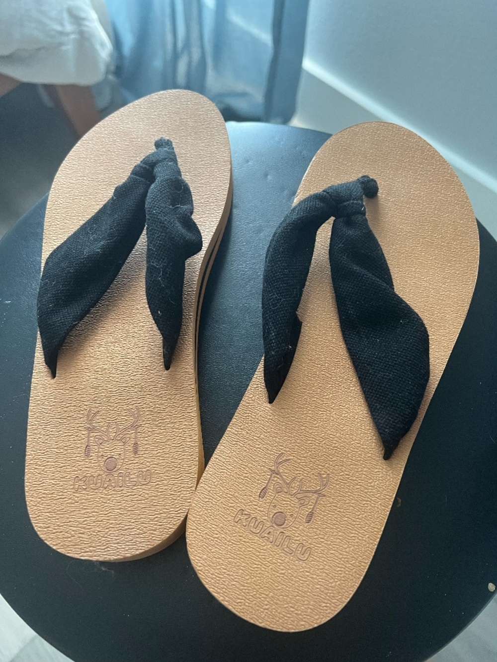 Kuailu Pool Sandals, Size 7.5